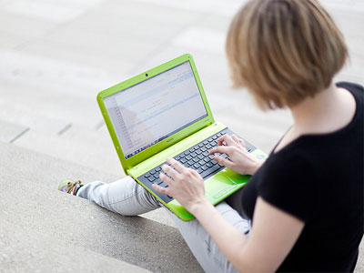 pochemu-zhenshhin-vlechet-v-internet